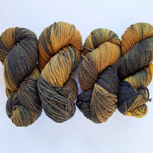 Load image into Gallery viewer, Targhee Silk DK &#39;Golden Eye&#39;
