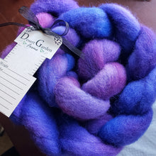 Load image into Gallery viewer, 60&#39;s Merino Roving &#39;Cheshire Cat&#39;
