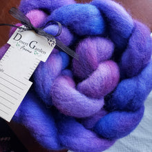 Load image into Gallery viewer, 60&#39;s Merino Roving &#39;Cheshire Cat&#39;
