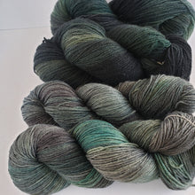 Load image into Gallery viewer, &#39;Something Green&#39; in Fingering
